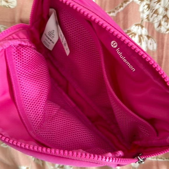 Lululemon Everywhere Belt Bag 1L Sonic Pink - Picture 2 of 6